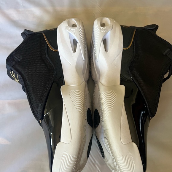 Jordan Max Aura 4 black/gold - Picture 5 of 7